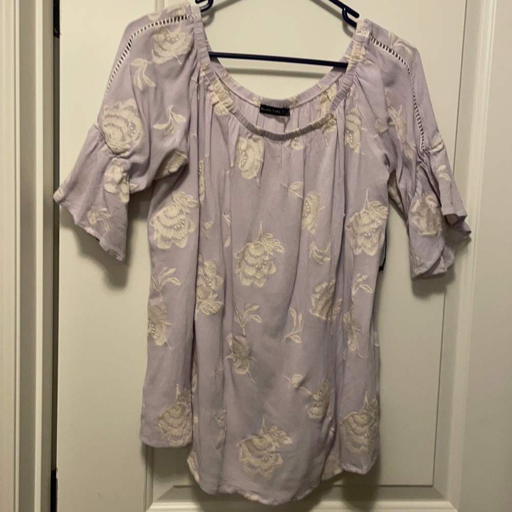 Beautiful lilac top.